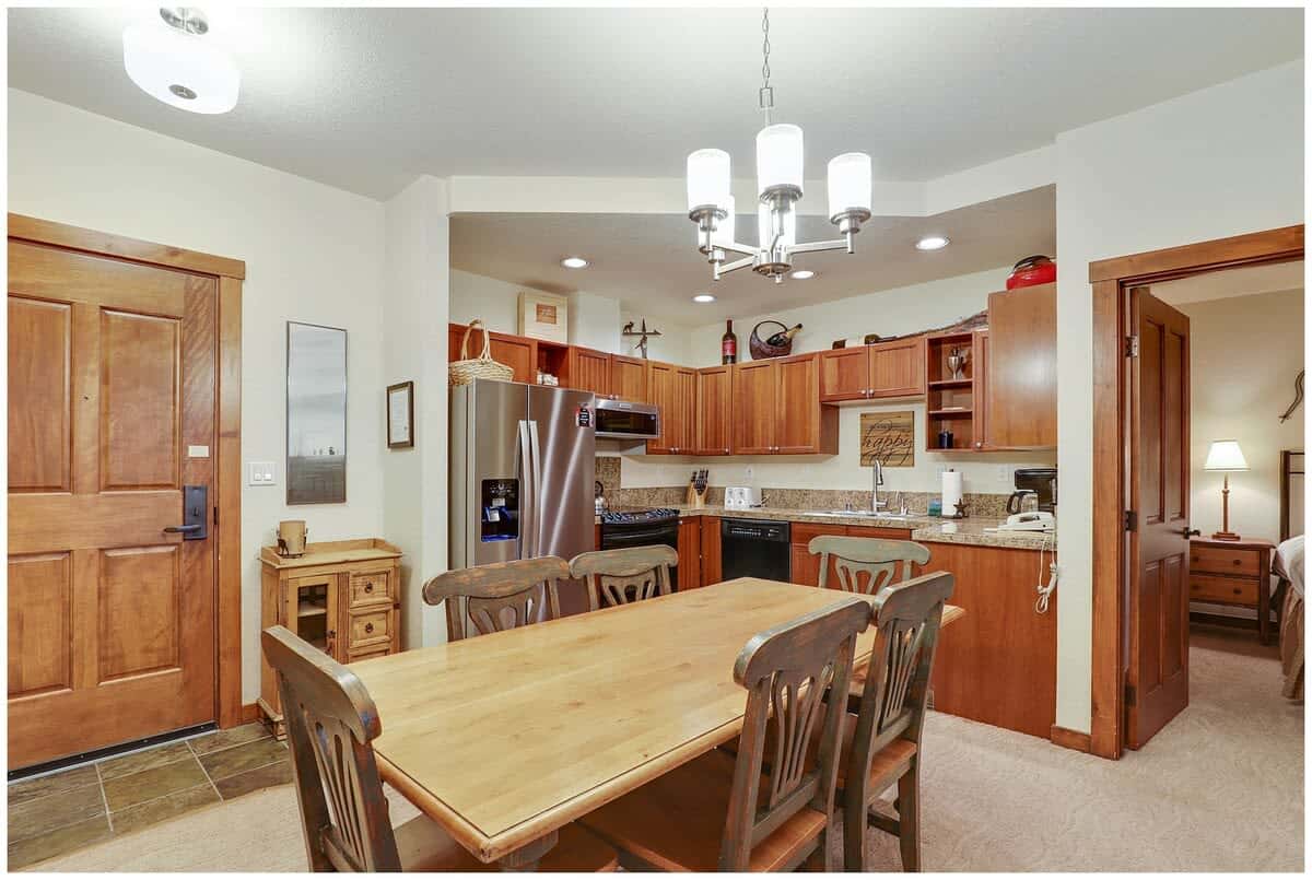 Kitchen & dining table with seating for 6