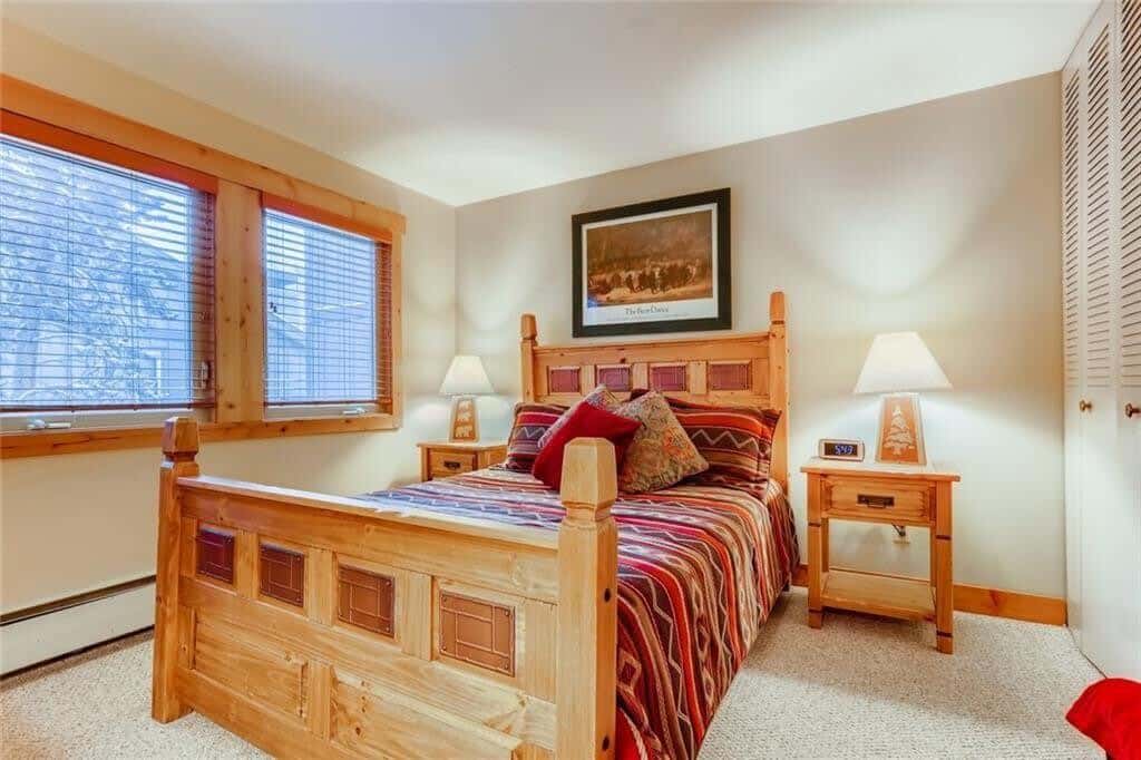Downstairs bedroom with queen size bed