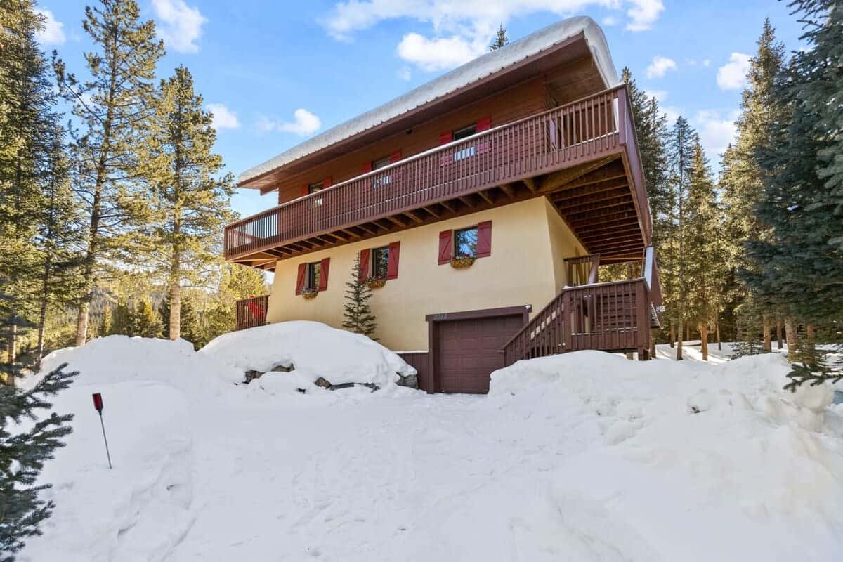 This beautiful mountain home is full of light, exposed beams, comfortable furnishings and a wrap-around deck that offers breathtaking views in every direction.