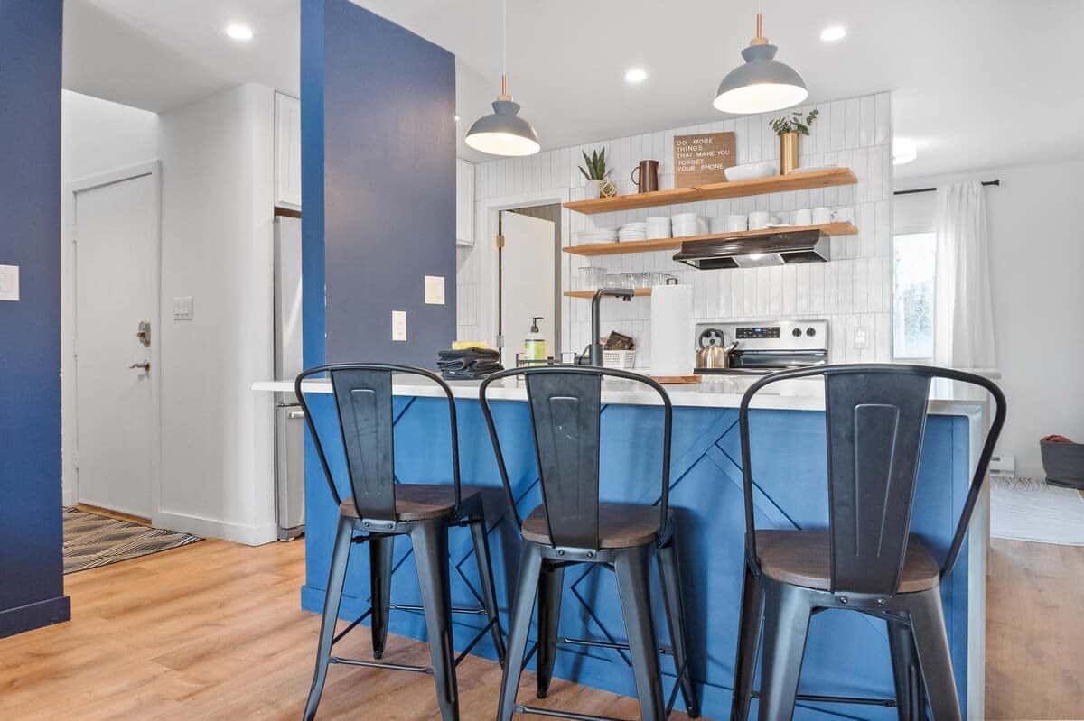 Kitchen: Drip coffee maker, Crockpot, blender, toaster, cooking utensils, tableware