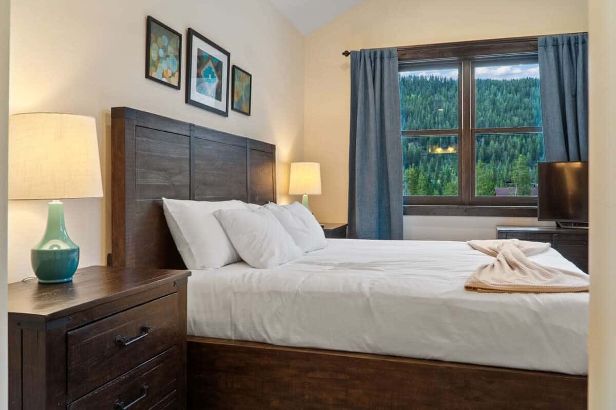 Four comfortable bedrooms provide space for up to 10 to stay together in this lovely home.