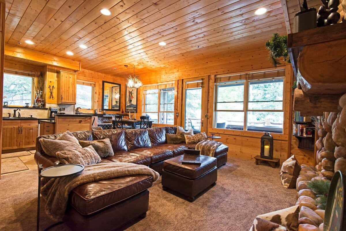 A luxurious and spacious leather sectional and ottoman, complete with plush, fur-like throw blankets make for an ideal spot to cozy up by the fire, take in a show and unwind from a day of fun.