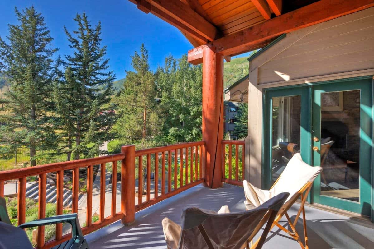 Take in views of Park City Mountain Resort’s First Time chair lift from your private patio, highlighting the home’s incredible, ski in/ski out location.