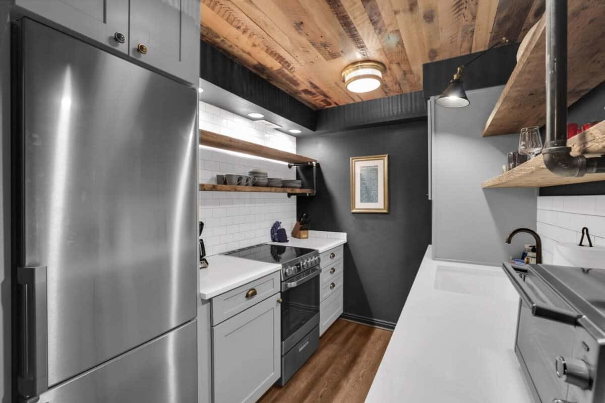 The fully equipped kitchen features a full range of appliances and all the basic cookware needed to whip up a delicious meal.