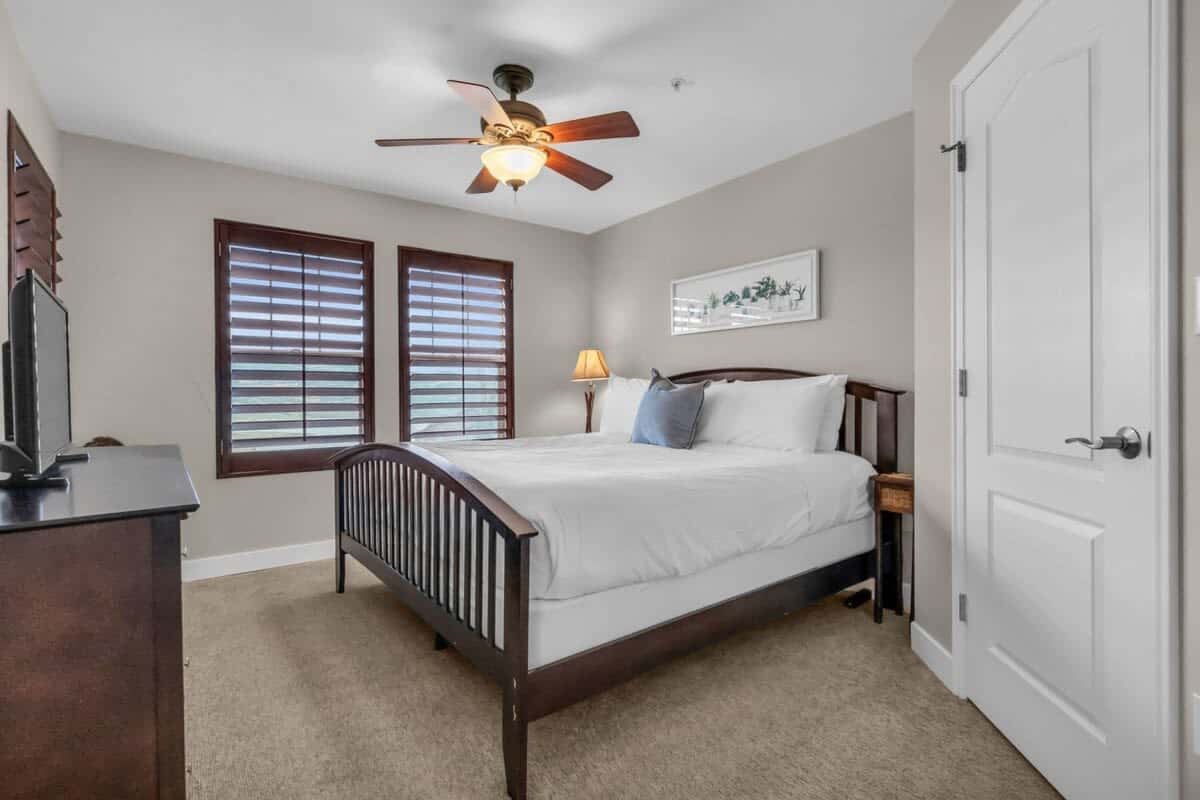 The master suite will have everything you need for a comfortable night’s sleep with a king-size bed, ceiling fan, and an en suite bathroom.