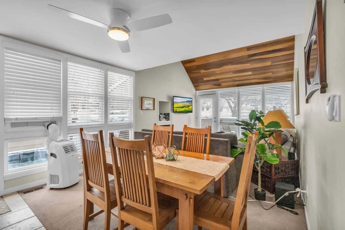A centrally located dining area with a table for 5 is perfect for enjoying meals with your group or for playing some games.