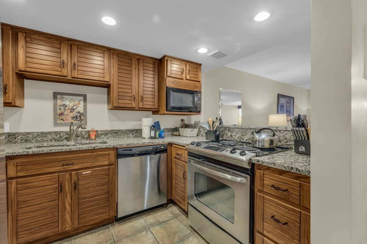 Prepare tasty meals at home in the fully-equipped kitchen where the chef in our group will find everything they need for their culinary creations.