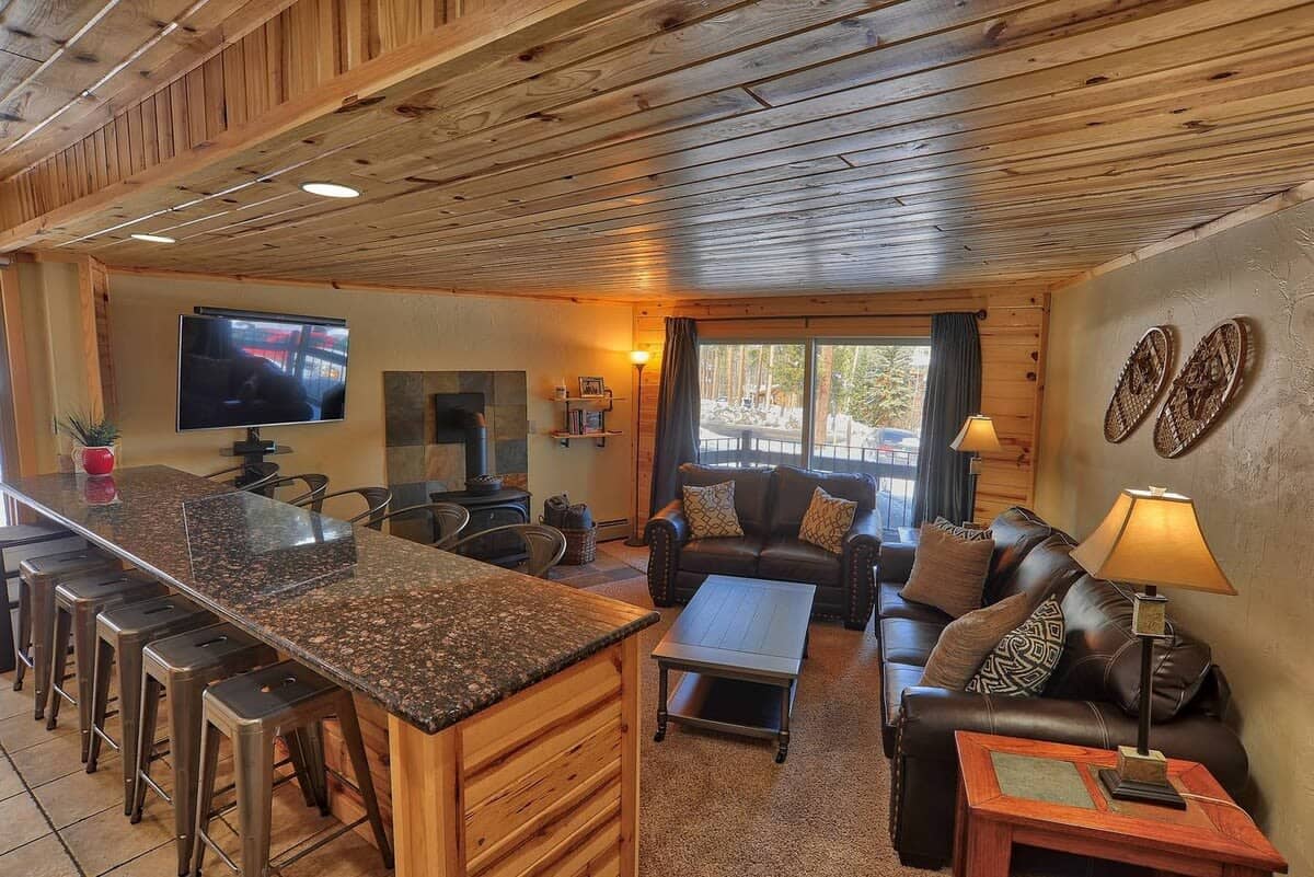 Goldcamp Launchpad - Location, Hike & Hot Tub!