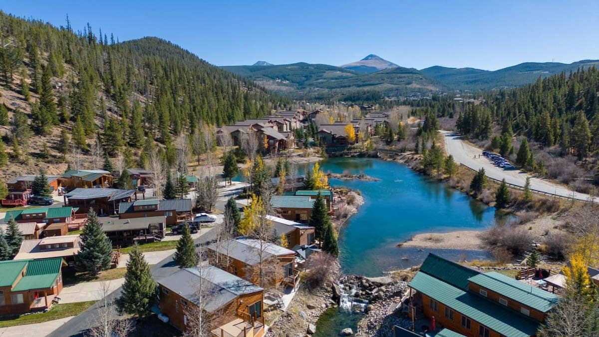 Situated amidst stunning and tranquil natural beauty this home provides the perfect vacation home base for those looking for a peaceful getaway.