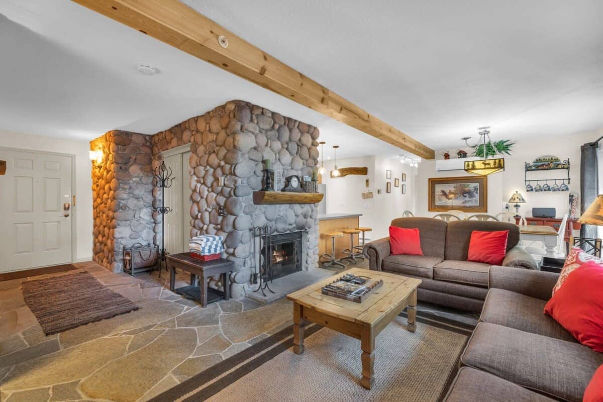 This charming 2-bedroom condo is the perfect gateway to experience mountain and outdoor adventures in Park City.