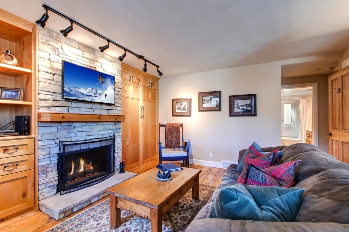 Welcome to this charming condo a stone's throw away from all of the action in Park City historic downtown