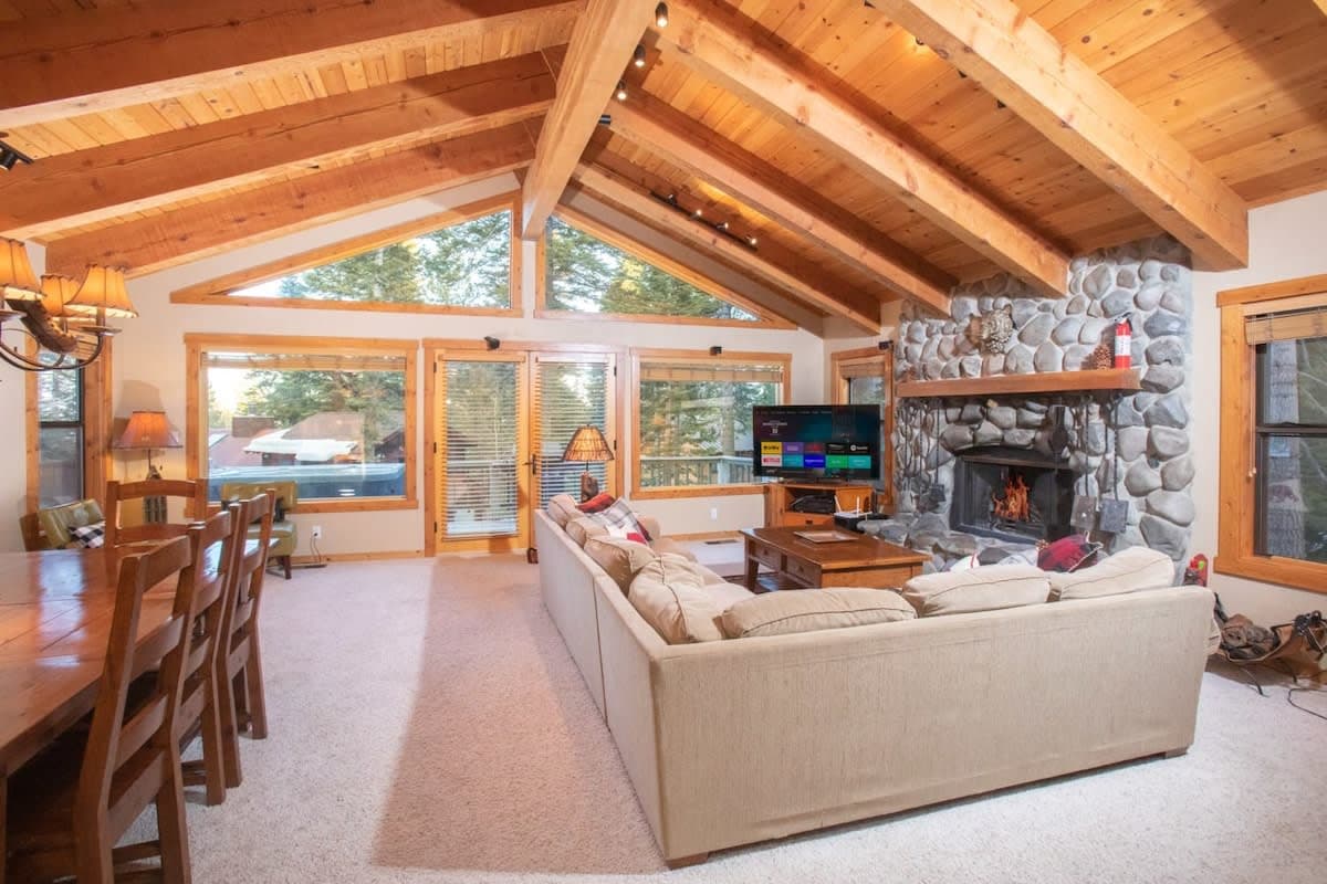 This beautiful 3 bedroom home is the perfect mountain escape for friends and family looking to relax in the great outdoors.