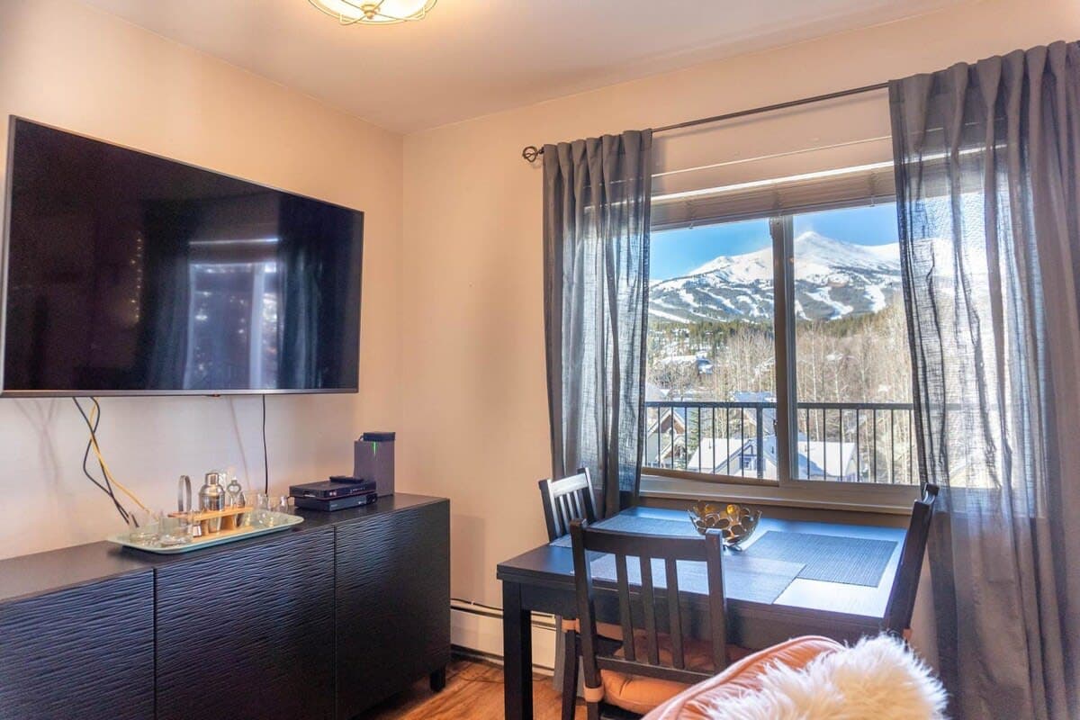 Thumbnail 2 of 1 BDR Condo in the Heart of Breck-Walk to Gondola!
