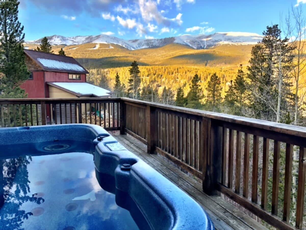 Thumbnail 2 of Peak 7 Mountain Lodge - Hot Tub & Expansive Views!