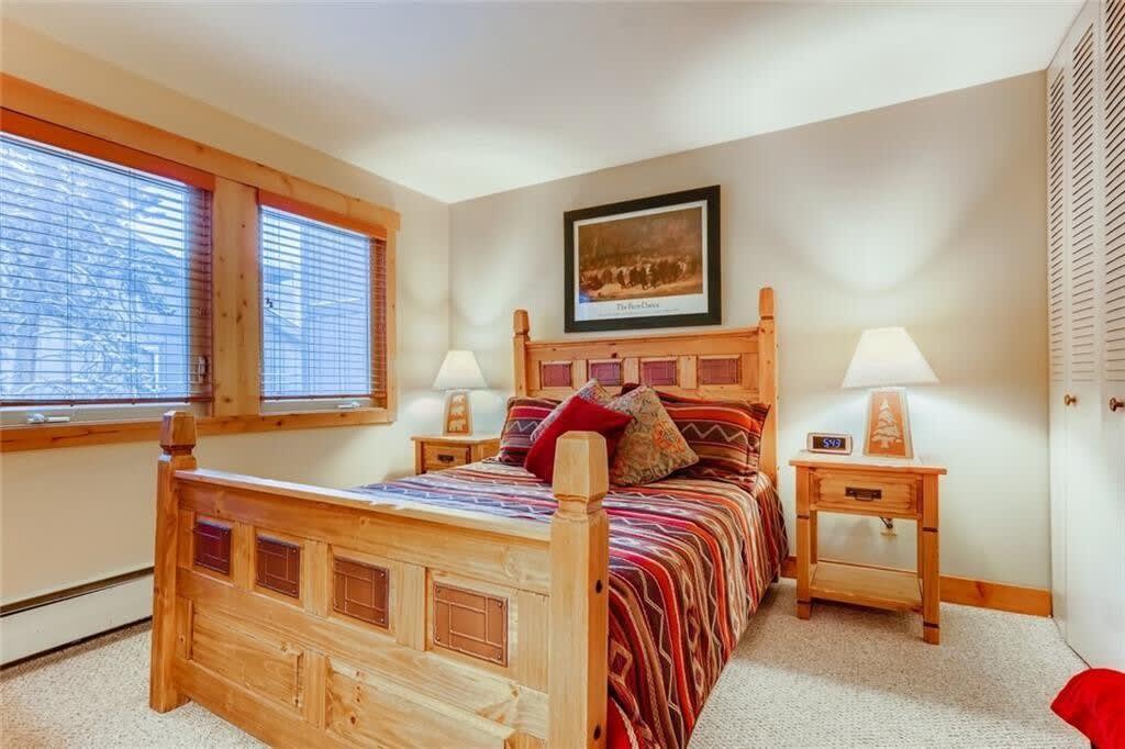 Thumbnail 3 of Timbernest Condo - 2 BDR Walk to Downtown & Lift!