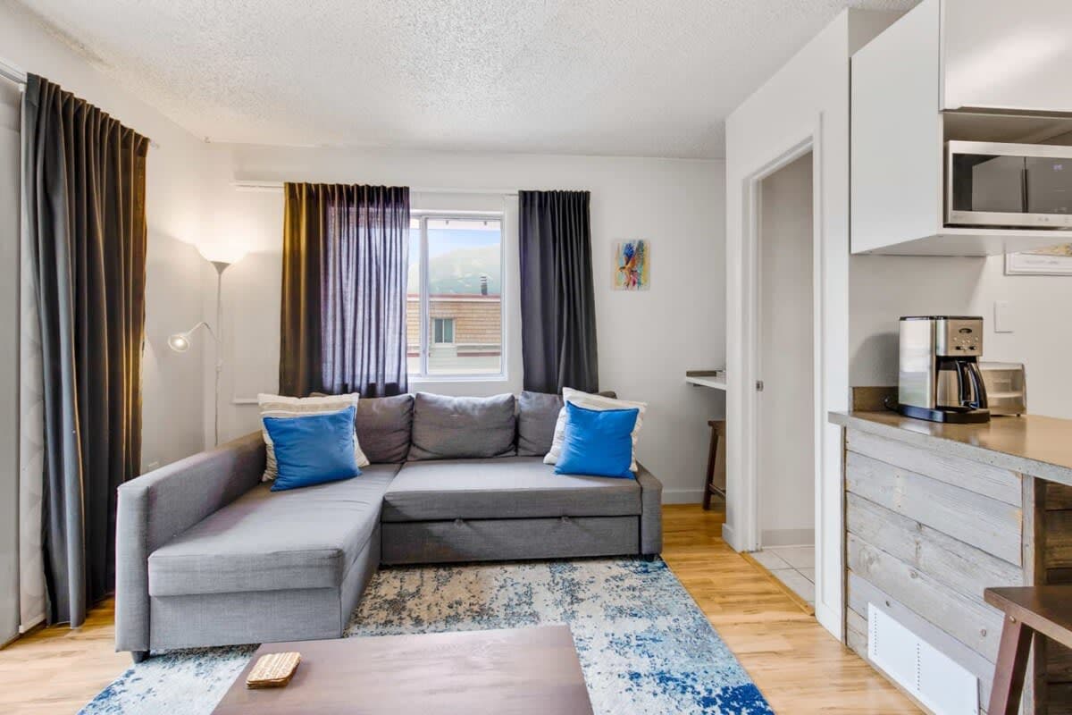 Thumbnail 2 of Cozy 1 BDR Condo - Heart of Main St; Walk to Lifts
