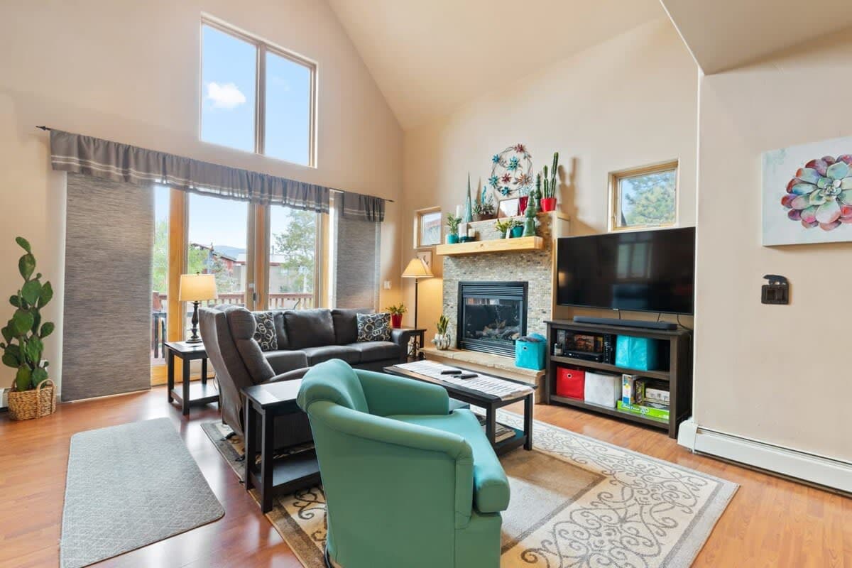 Thumbnail 2 of 3 BDR Retreat - Cozy Home w/ Private Hot Tub!