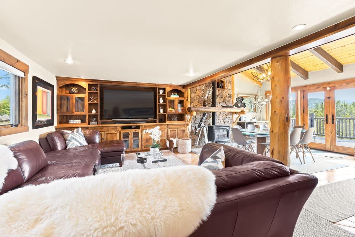 Thumbnail 3 of 3 BDR Retreat w/ Stunning Mountain & Forest Views!