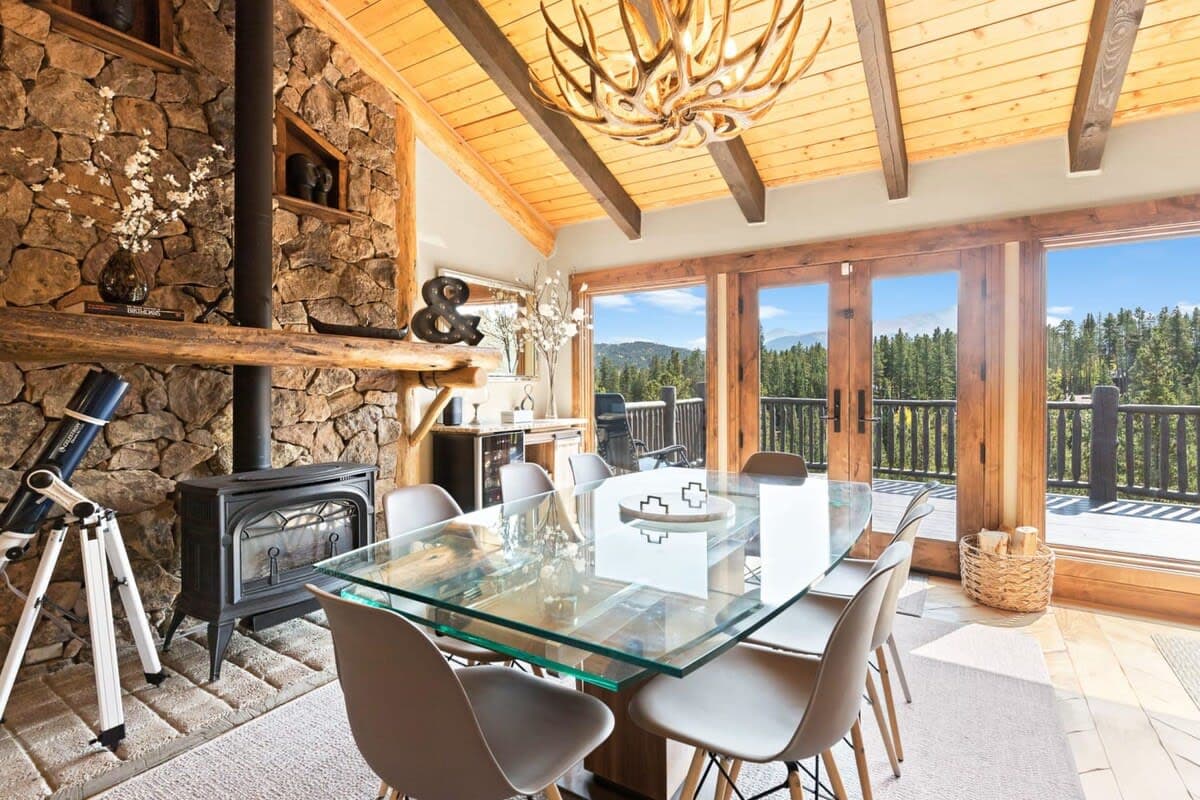 Welcome to this luxurious mountain retreat with stunning forest and mountain views