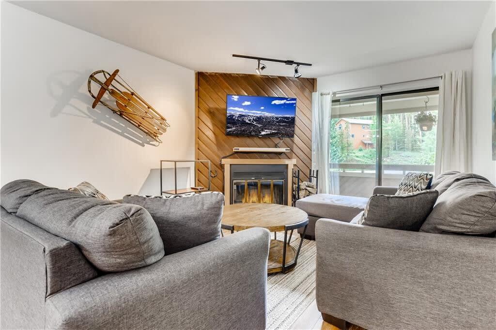 Thumbnail 3 of Lovely 2 BDR Condo - Close to Skiing & Main St!