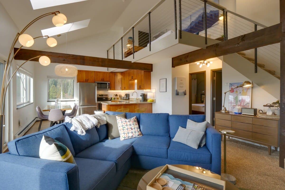 Imagine having this top-floor corner unit for your getaway to the mountains of Colorado. You are steps away from hiking and mountain biking trails and minutes away from six ski resorts.