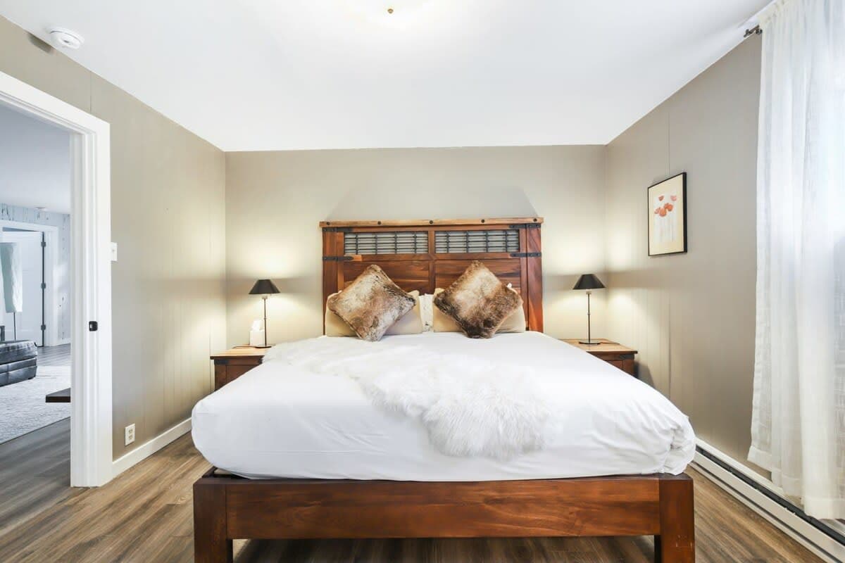 Thumbnail 3 of Stunning 4 BR Home w/ Hot Tub, Tranquil Setting!