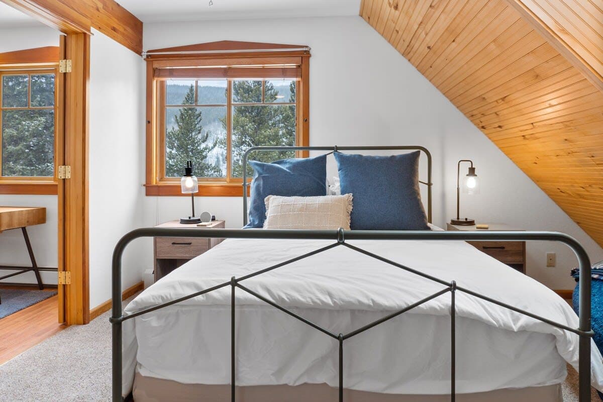Thumbnail 3 of Serene Family Friendly 3BD with Stunning View