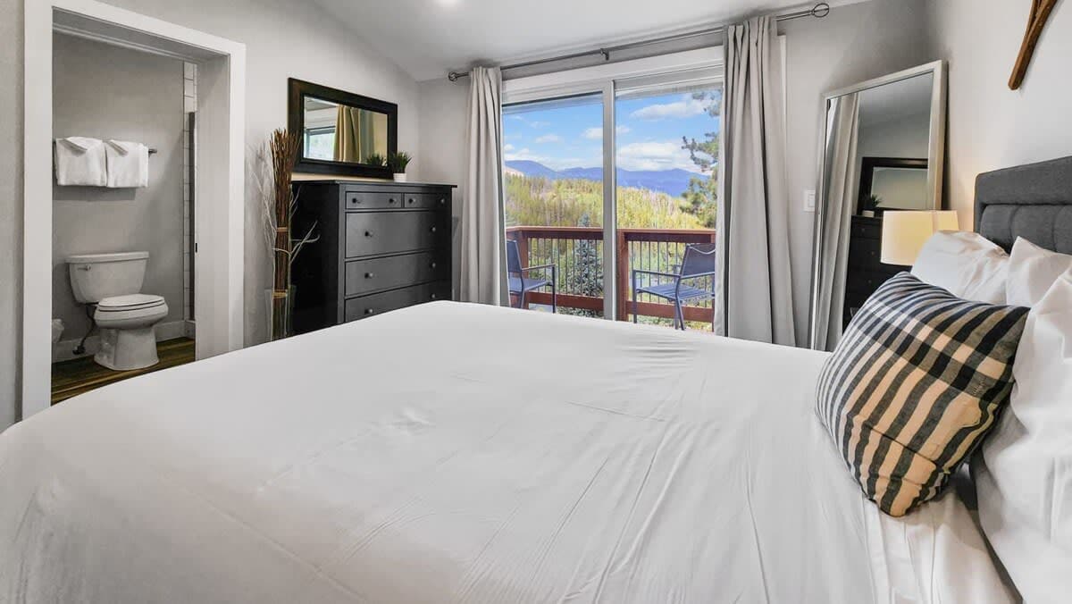 Thumbnail 3 of 4BR Mt Baldy Townhome On Bus Route