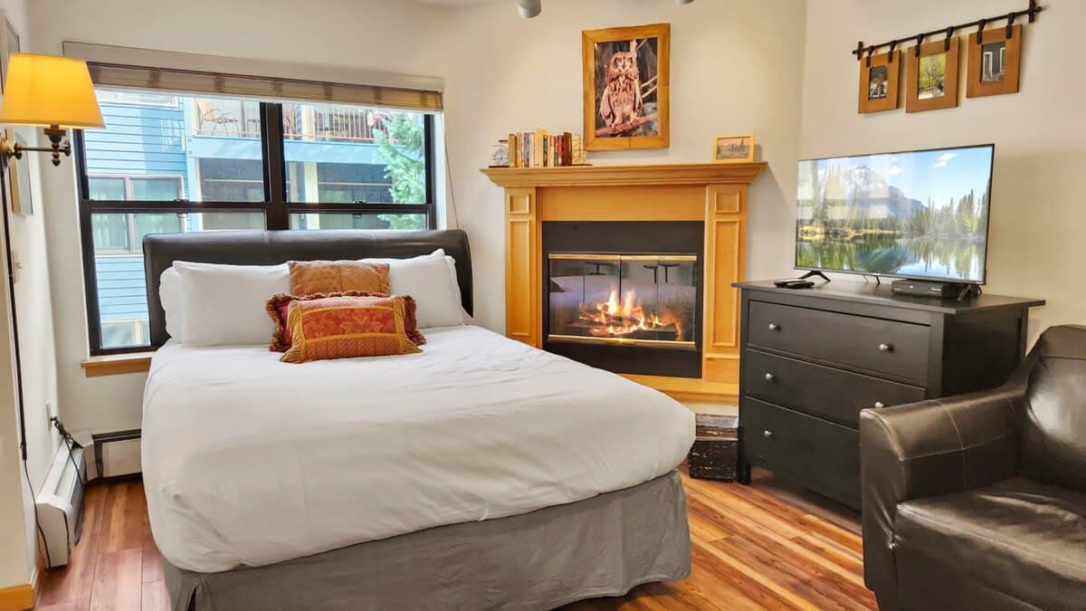 Thumbnail 3 of Cozy Studio Near Slopes & City Life!