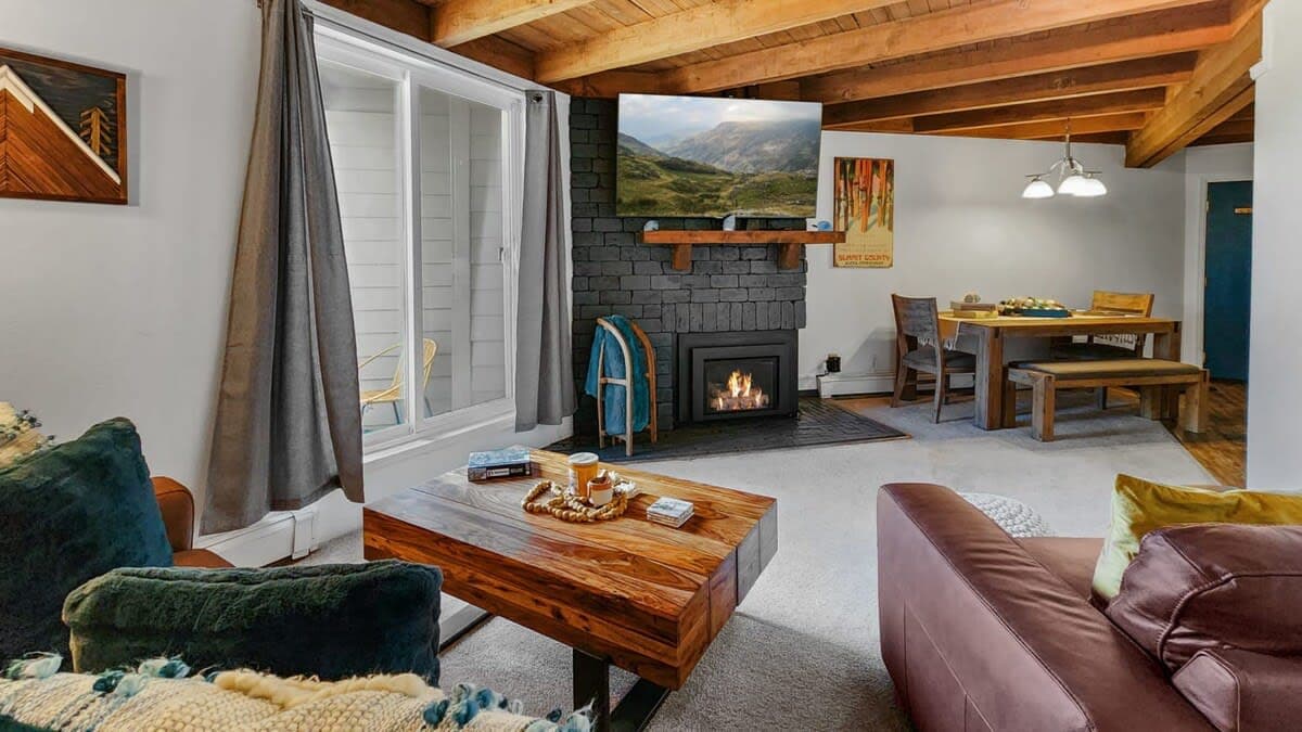 This 1-bedroom condo in the beautiful Wildernest area places tranquil nature just outside your door.