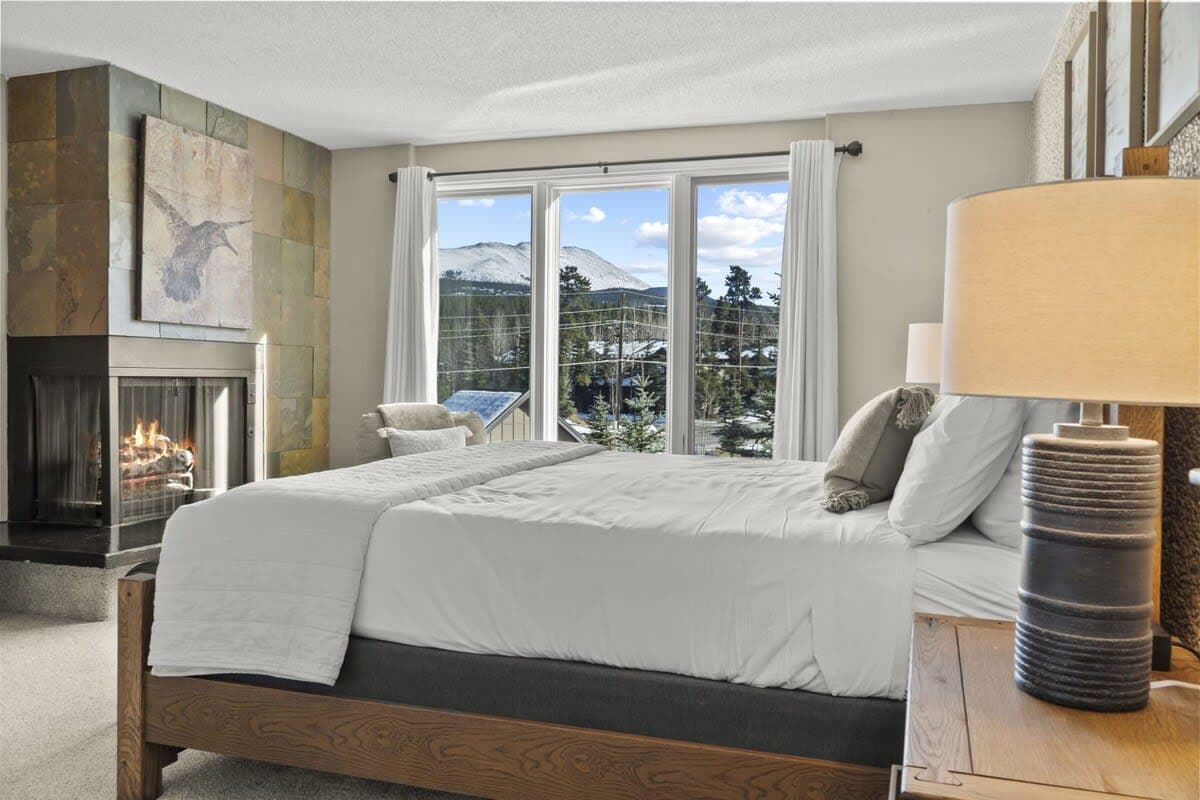 Thumbnail 3 of Stylish 3BD w/3 Fireplaces & Shared Hot Tub