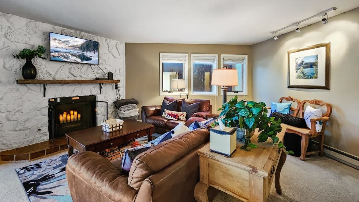 Nestled in the heart of downtown Breck, this charming 2-bedroom condo boasts an incredible location perfect for enjoying year-round adventures in the area!