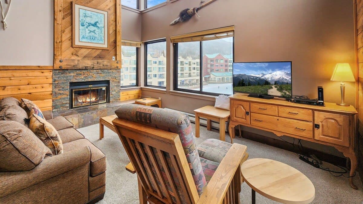 This chic 1-bedroom condo is situated along the shores of the beautiful Keystone Lake creating a stunning backdrop for your mountain getaway.
