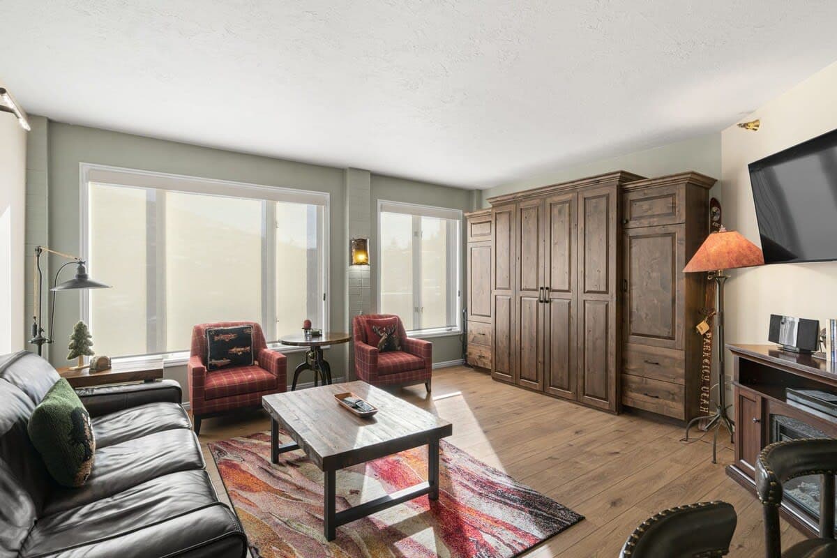 Thumbnail 2 of Cozy 1BDR Condo - Heart of Town; Walk Everywhere!