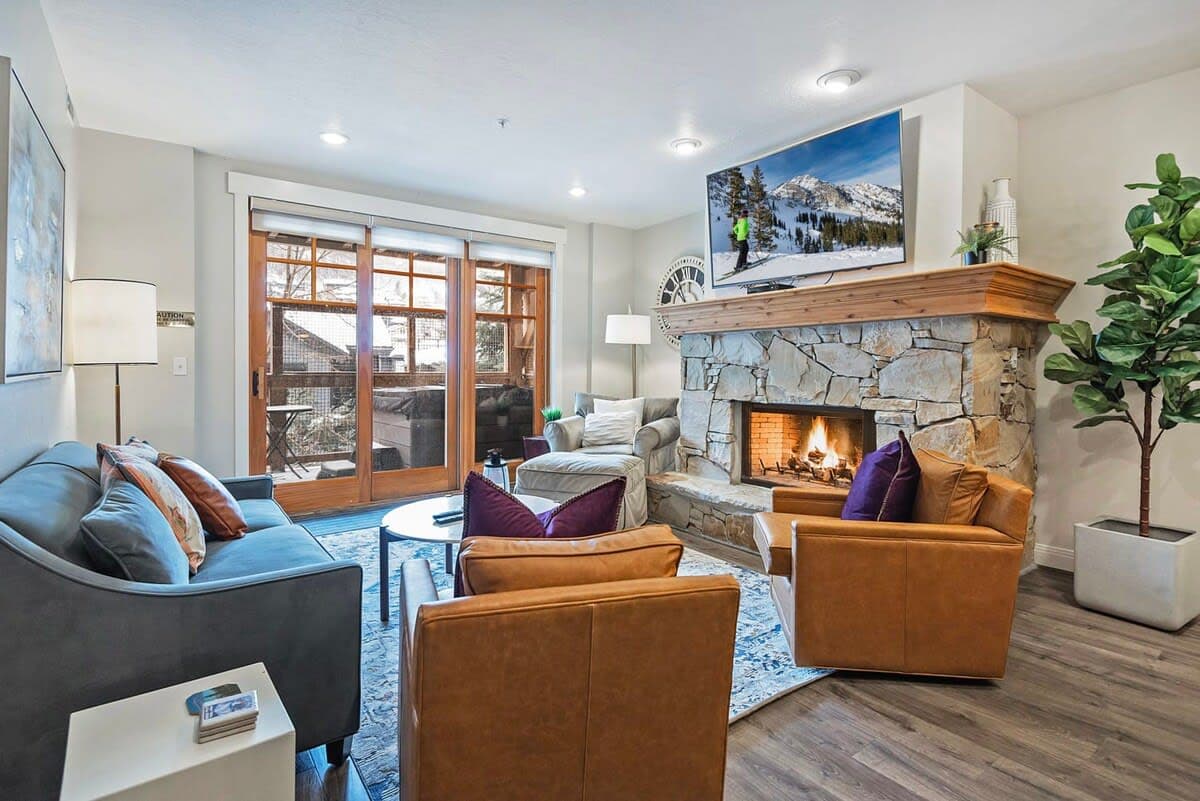 This beautiful three-bedroom condo provides all the comforts of home while placing you right next to all of the action in Park City's historic downtown.