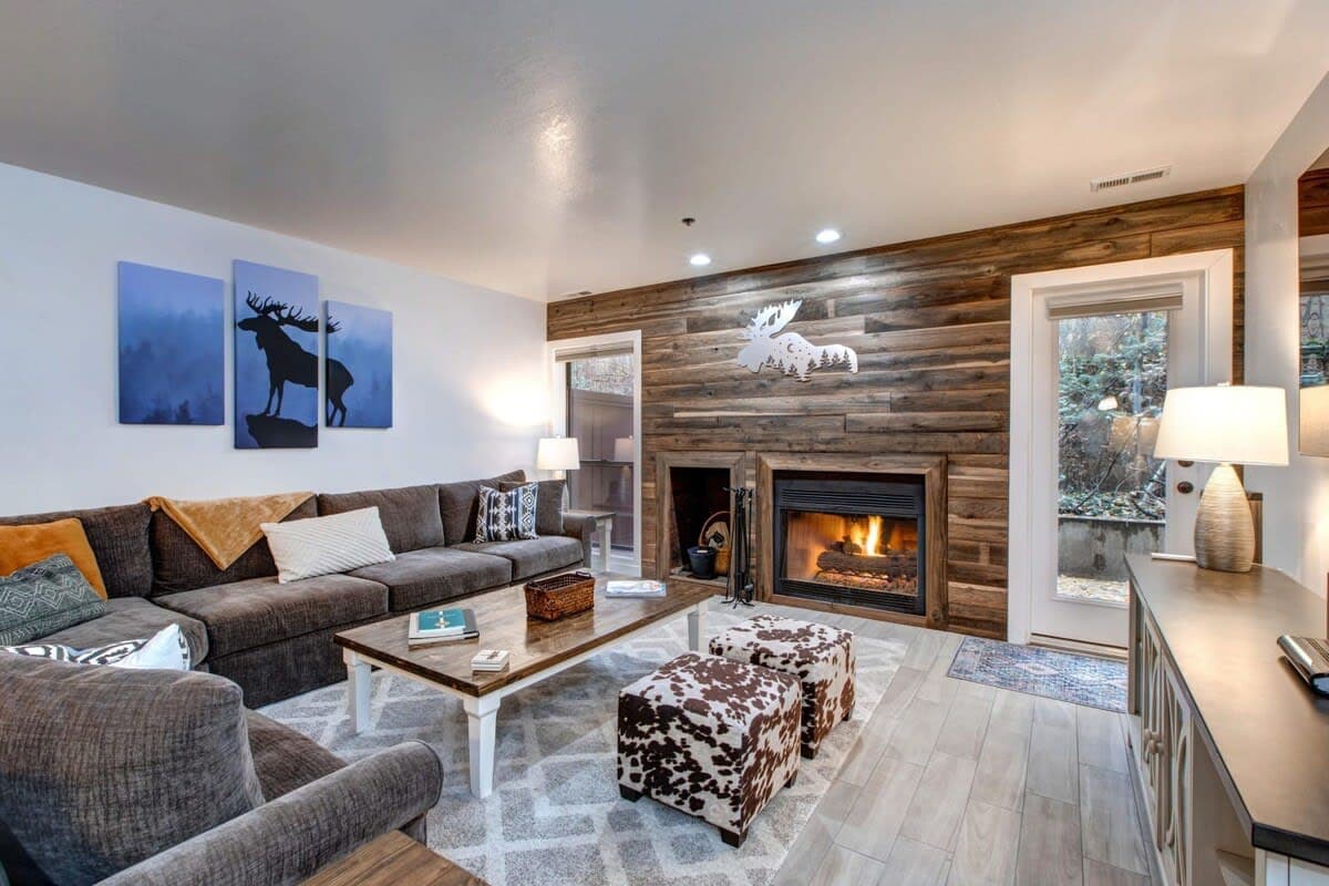 Thumbnail 3 of 2BDR Condo - Stunning Location in Town!