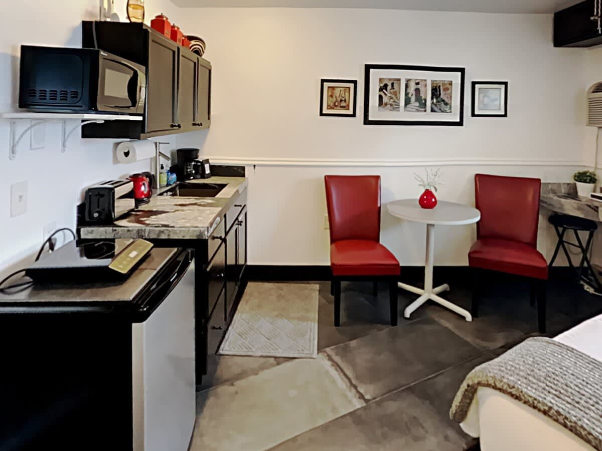 Thumbnail 2 of Stylish Studio on Free Shuttle Line