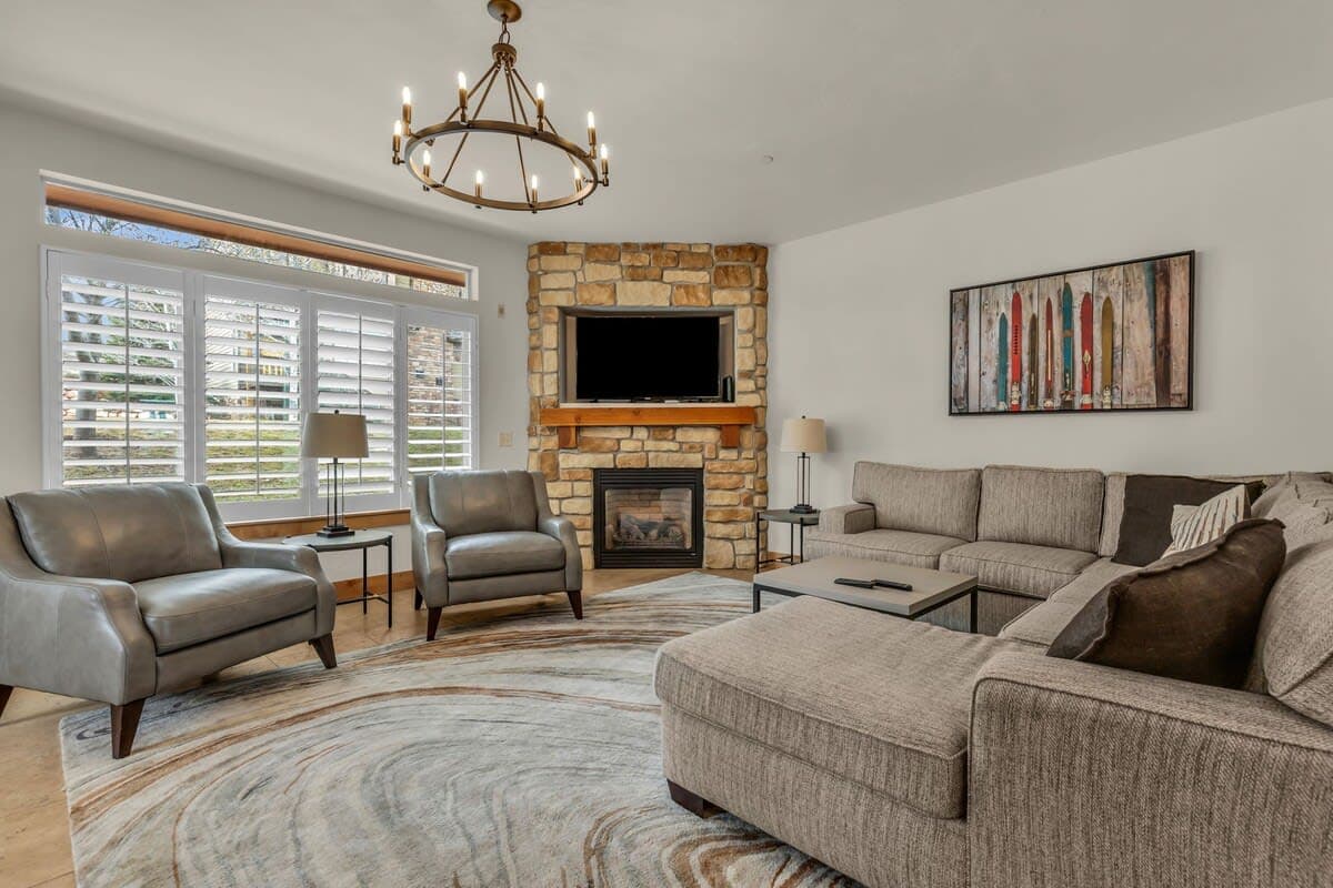 This 4-bedroom townhome located in the Bear Hollow community near Olympic Park boasts a great combo of location, amenities, and comfort.