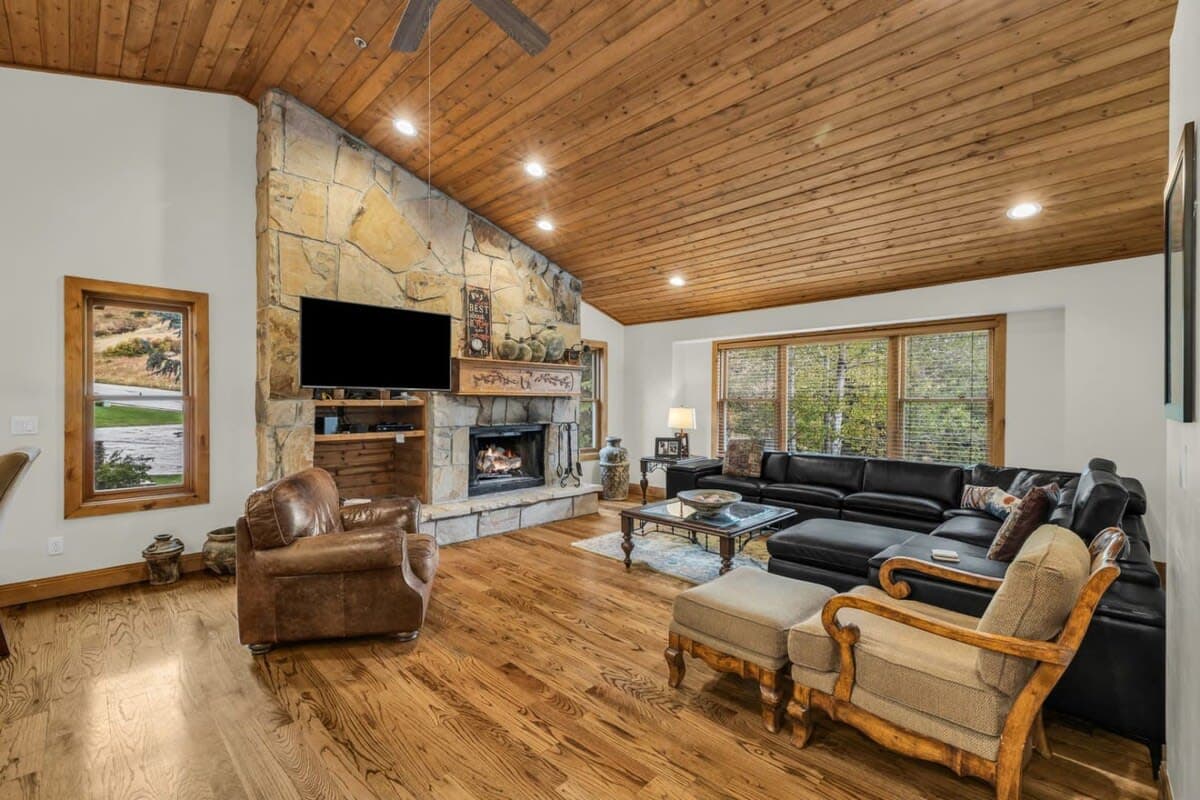 This beautiful 4-bedroom, 3-bath mountain getaway is perfect for large families & groups providing plenty of space for up to 12 guests.