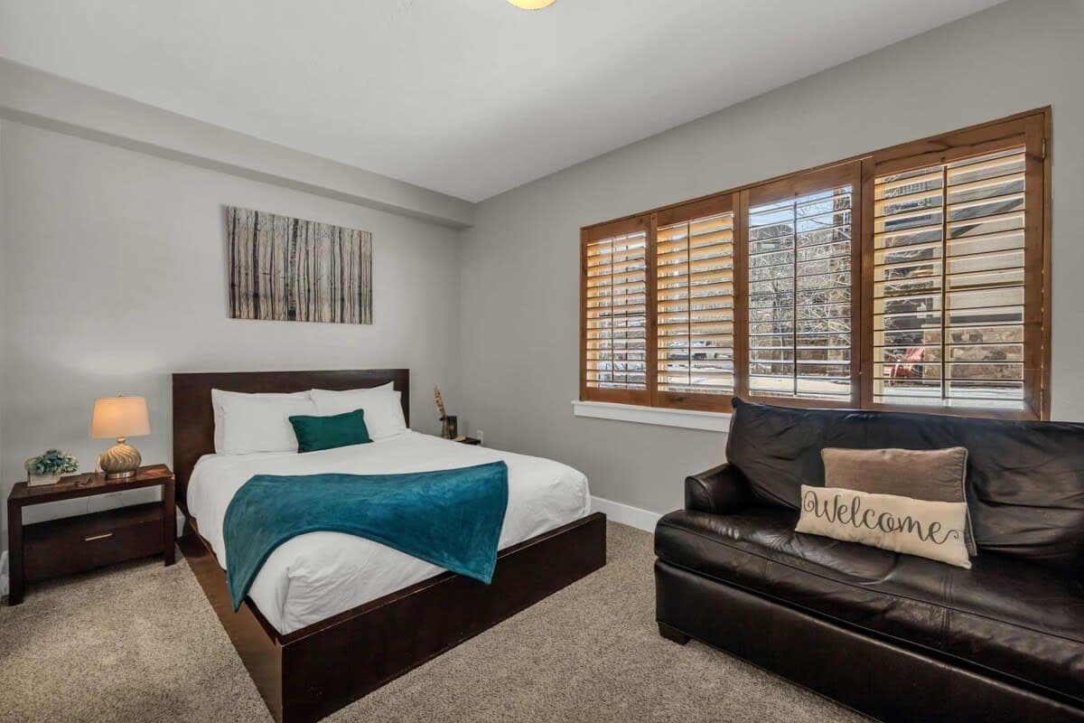 Thumbnail 3 of 3BD Olympic Park Condo on FREE Shuttle Line