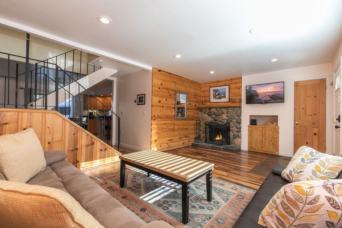 Fully embrace the Scandinavian hygge cozy lifestyle in this crisp and clean 3br/2.5 bathroom townhouse!