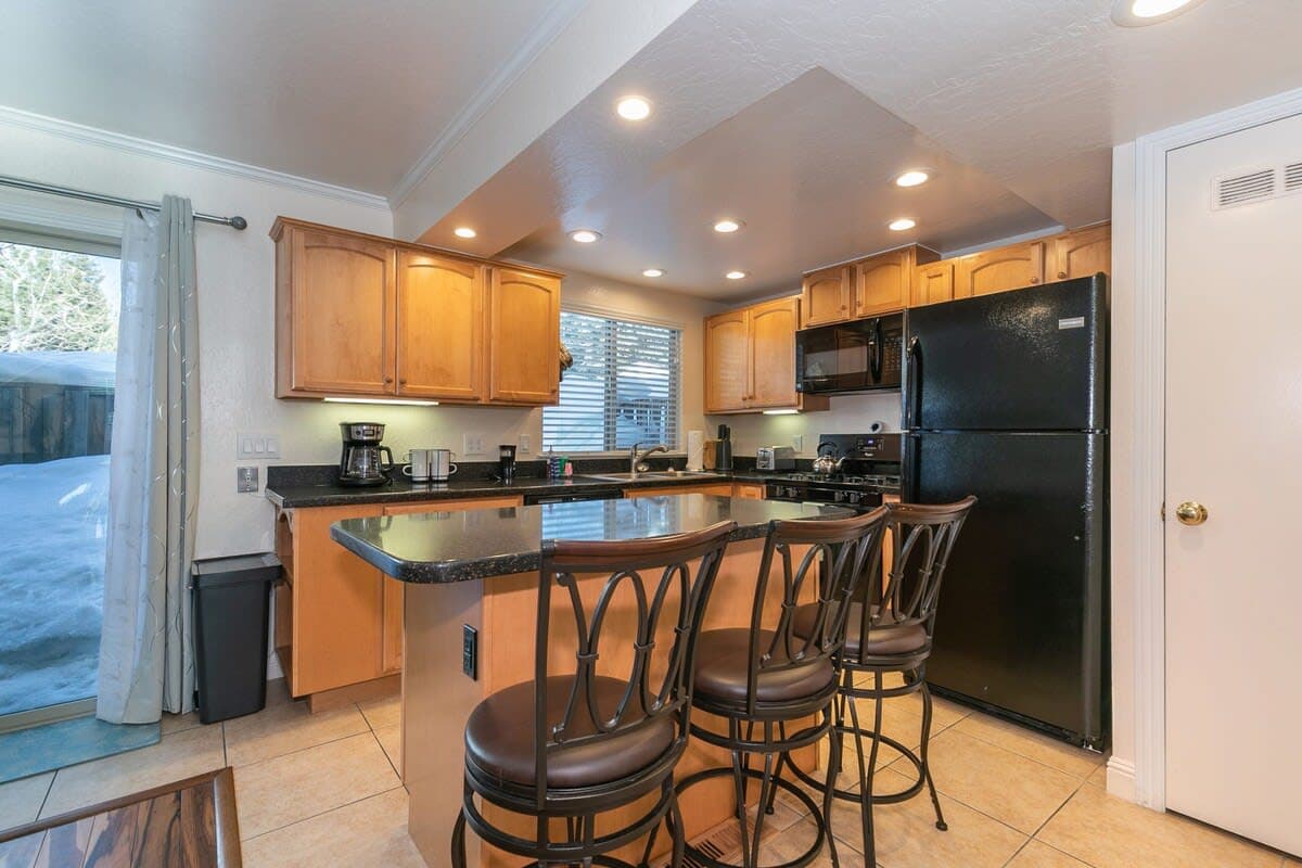 Thumbnail 3 of Sleek 3BD Near Lake -Walk to the Beach!