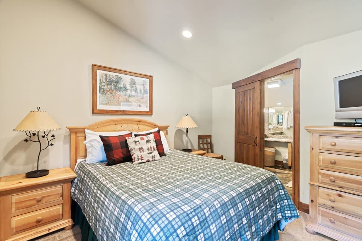 Thumbnail 3 of Northstar Ski-in/Ski-Out 2BR Condo