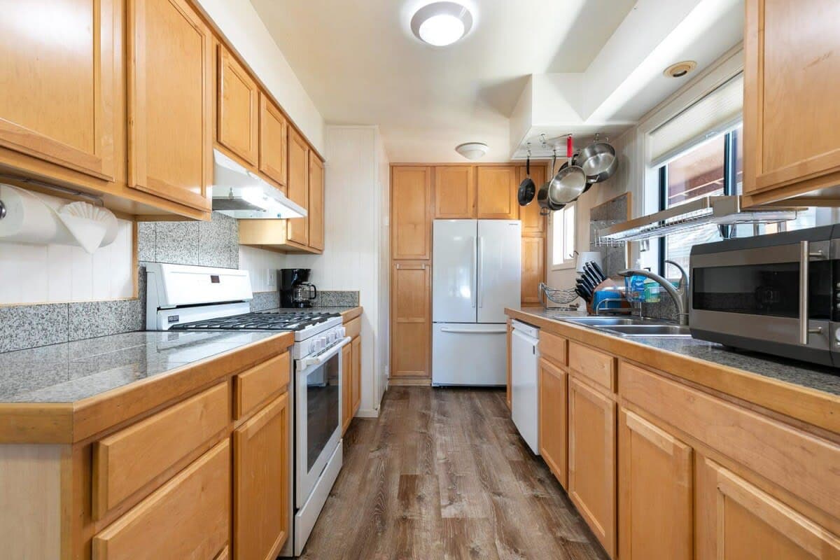 Thumbnail 2 of Agate Bay 3BDR, Walking Distance to the Beach!